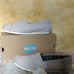 Toms slip ons